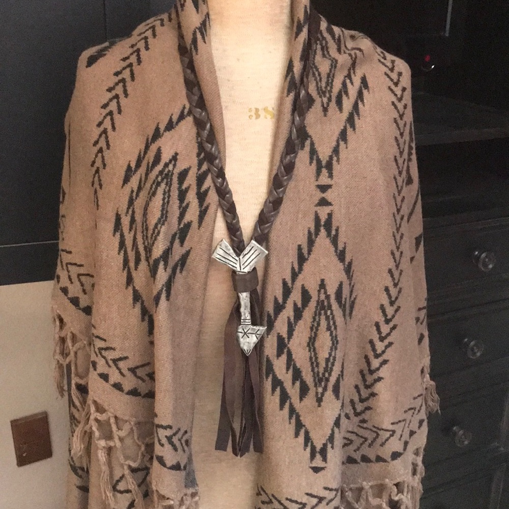 Rodeo Ready! Aztec Print Poncho w/Hoody Collar-NWT